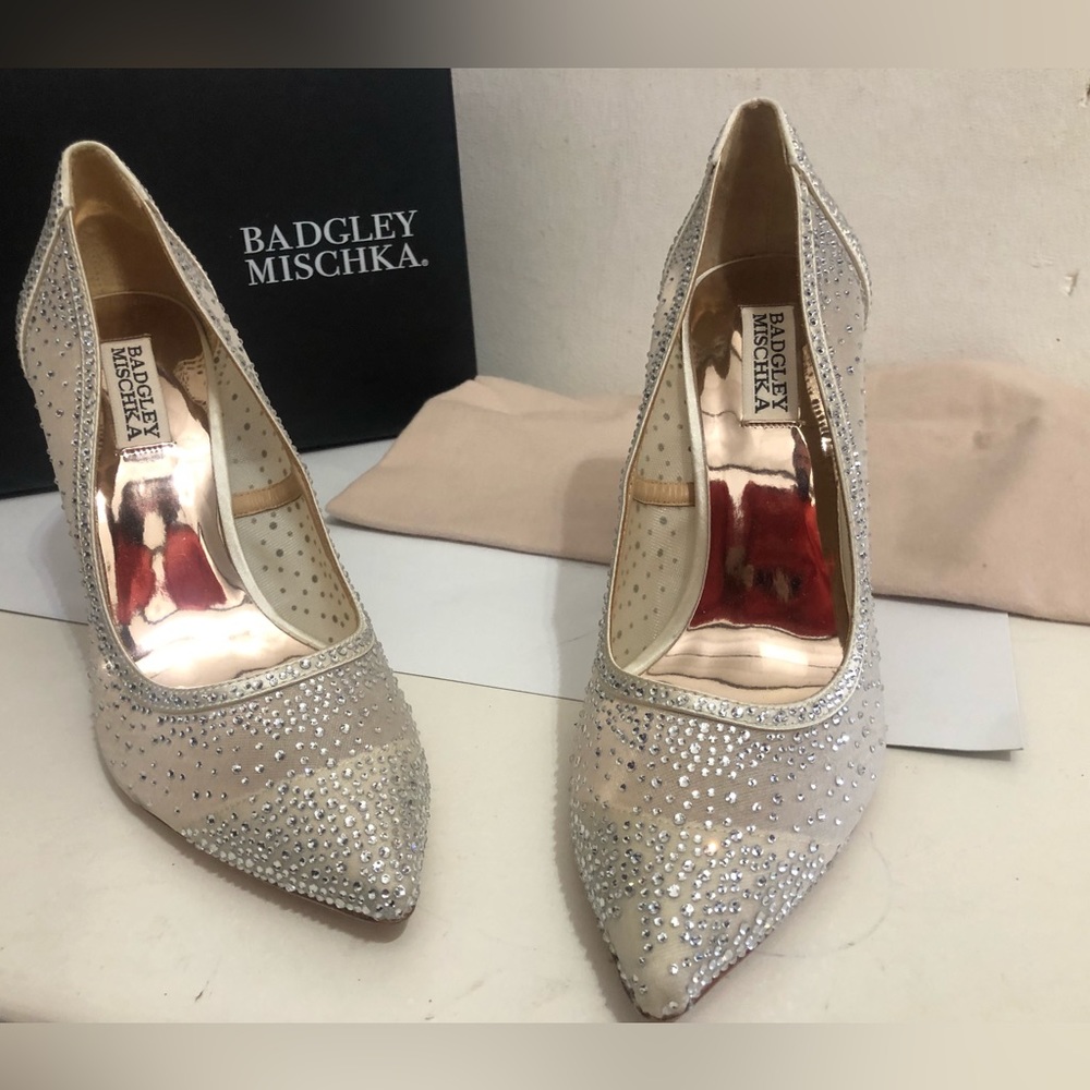 Badgley Mischka Weslee Ivory pump